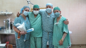 Dr. Carrie Giordano, Dr. Jhoni Funes, Dr Steve Bujewski and Dr. Cecelia celebrate a successful case!
