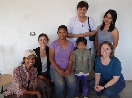 Clockwise from bottom left: Prasanga Hiniduma-Lokuge and Heather Hudnut-Page (Medtronic Foundation), Norma (patient), Maria Ines Uriona and Marizol Mamani (local social workers), Jodi and Isabel. Photo by Heather Hudnut-Page.